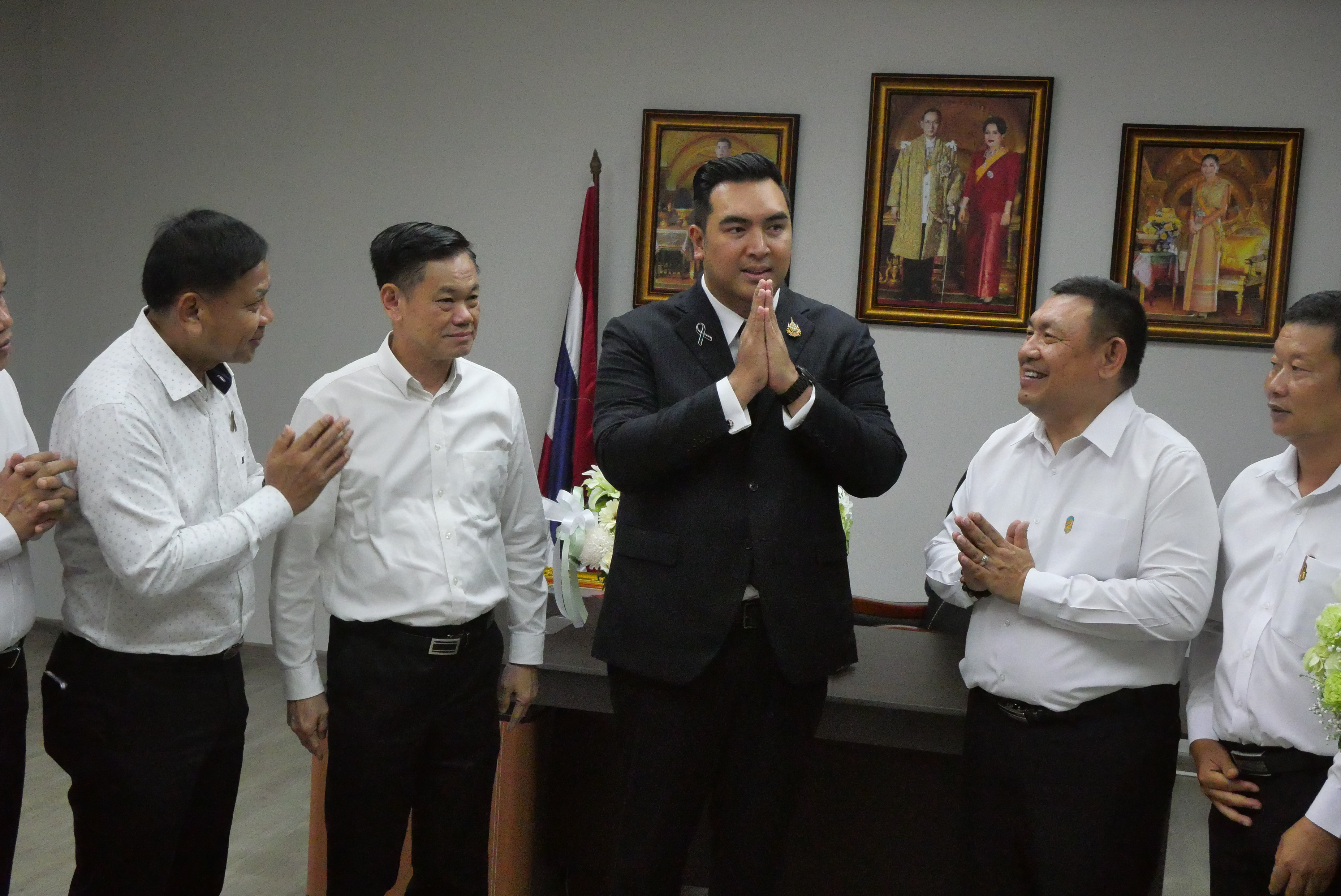 title - คณะผู้บริหาร ส.ป.ก. ร่วมแสดงความยินดีในโอกาสเข้ารับตำแหน่งของรัฐมนตรีว่าการกระทรวงเกษตรและสหกรณ์ และรัฐมนตรีช่วยว่าการกระทรวงเกษตรและสหกรณ์ 